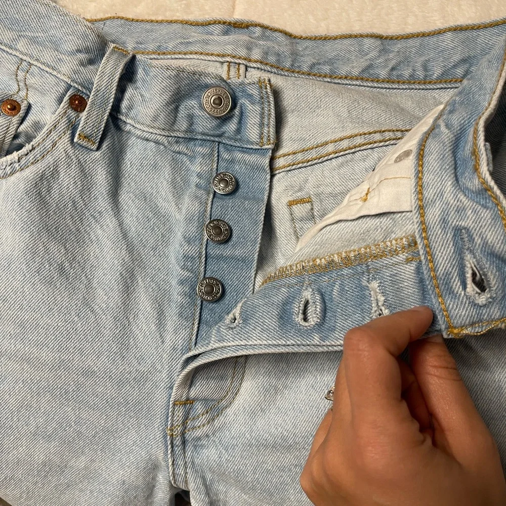 Levi's 501 Light Blue - Picture 11 of 14